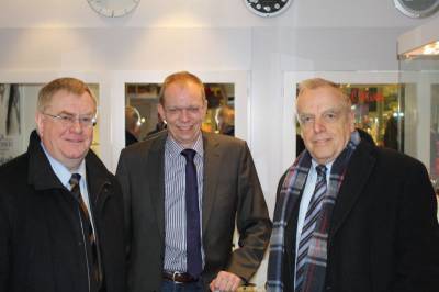 von links: Reinhold Sendker MdB, Frank Herweg und Berni Recker MdL im Uhren- und Schmuckgeschft Herweg.