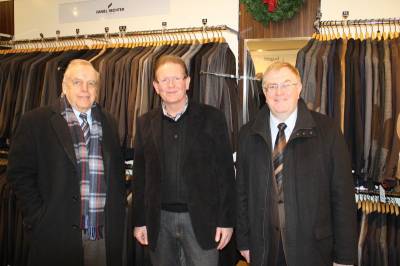 von links: Berni Recker MdL, Bernd-Uwe Lieftchter und Reinhold Sendker MdB im Bekleidungsgeschft Lieftchter.