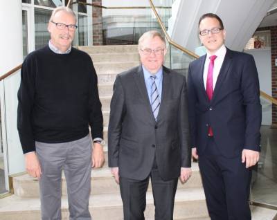 (v.l.) CDU-Ortsunionsvorsitzender Ludger Klaverkamp, Reinhold Sendker MdB und Brgermeister Sebastian Seidel. - (v.l.) CDU-Ortsunionsvorsitzender Ludger Klaverkamp, Reinhold Sendker MdB und Bürgermeister Sebastian Seidel.