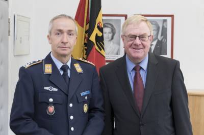 Reinhold Sendker MdB mit Oberst Michael Maul in der Bundeswehrsportschule Warendorf. - Reinhold Sendker MdB mit Oberst Michael Maul in der Bundeswehrsportschule Warendorf.