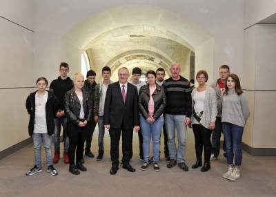 Reinhold Sendker mit der Gruppe aus Beckum im Deutschen Bundestag. - Reinhold Sendker mit der Gruppe aus Beckum im Deutschen Bundestag.