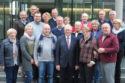 Reinhold Sendker mit den Besuchern aus dem Kreis Warendorf im Paul-Lbe-Haus des Deutschen Bundestages. - Reinhold Sendker mit den Besuchern aus dem Kreis Warendorf im Paul-Löbe-Haus des Deutschen Bundestages.