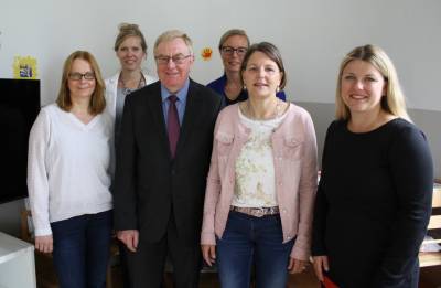 Foto v.l.: Meike Plaul, Jennifer Sandbothe, Reinhold Sendker MdB, Elena Kpper, Susanne Pues, Monika Brzeska - Foto v.l.: Meike Plaul, Jennifer Sandbothe, Reinhold Sendker MdB, Elena Küpper, Susanne Pues, Monika Brzeska