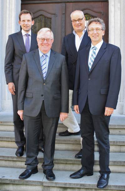 Bild v.l.: Peter Abke (CDU-Fraktionsvorsitzender), Reinhold Sendker MdB, Stefan Knoll (Stadtverbandsvorsitzender) und Brgermeister Berthold Streffing - Bild v.l.: Peter Abke (CDU-Fraktionsvorsitzender), Reinhold Sendker MdB, Stefan Knoll (Stadtverbandsvorsitzender) und Bürgermeister Berthold Streffing