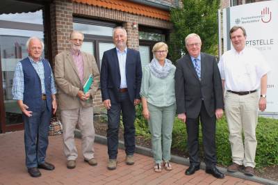 Bild v.l.: Franz-Josef Harbaum (Frderverein), Wilhem Bker (Werkstattbeirat), Antonius Wolters, Monika Rschenbeck (Angehrigenbeirat), Reinhold Sendker MdB, Herbert Kraft - Bild v.l.: Franz-Josef Harbaum (Förderverein), Wilhem Büker (Werkstattbeirat), Antonius Wolters, Monika Rüschenbeck (Angehörigenbeirat), Reinhold Sendker MdB, Herbert Kraft