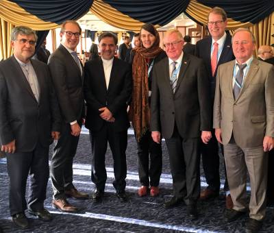 Von links: Dr. Mehrdad Taghizadeh (Vizeminister fr Verkehr), Bundesverkehrsminister Alexander Dobrindt, Abbas Ahmed Akhundi (Verkehrsminister) sowie die Bundestagsabgeordneten Kirsten Lhmann MdB (SPD), Reinhold Sendker MdB (CDU), Gero Storjohann MdB (CDU) und Hans-Werner Kammer MdB (CDU).

