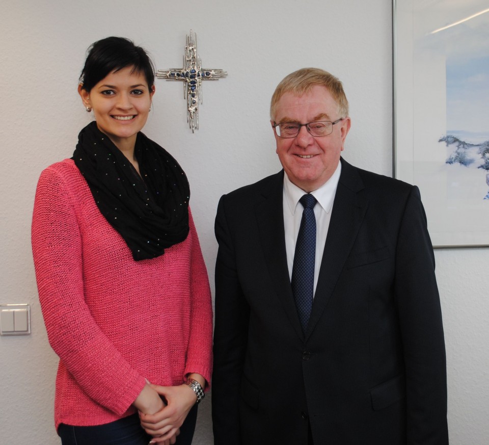 Elena Friesen und Reinhold Sendker im Berliner Abgeordnetenbro.