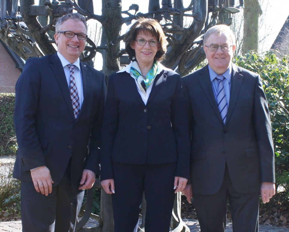 (v.l.) Frank Tischner, Erika Wahlbrink und Reinhold Sendker MdB