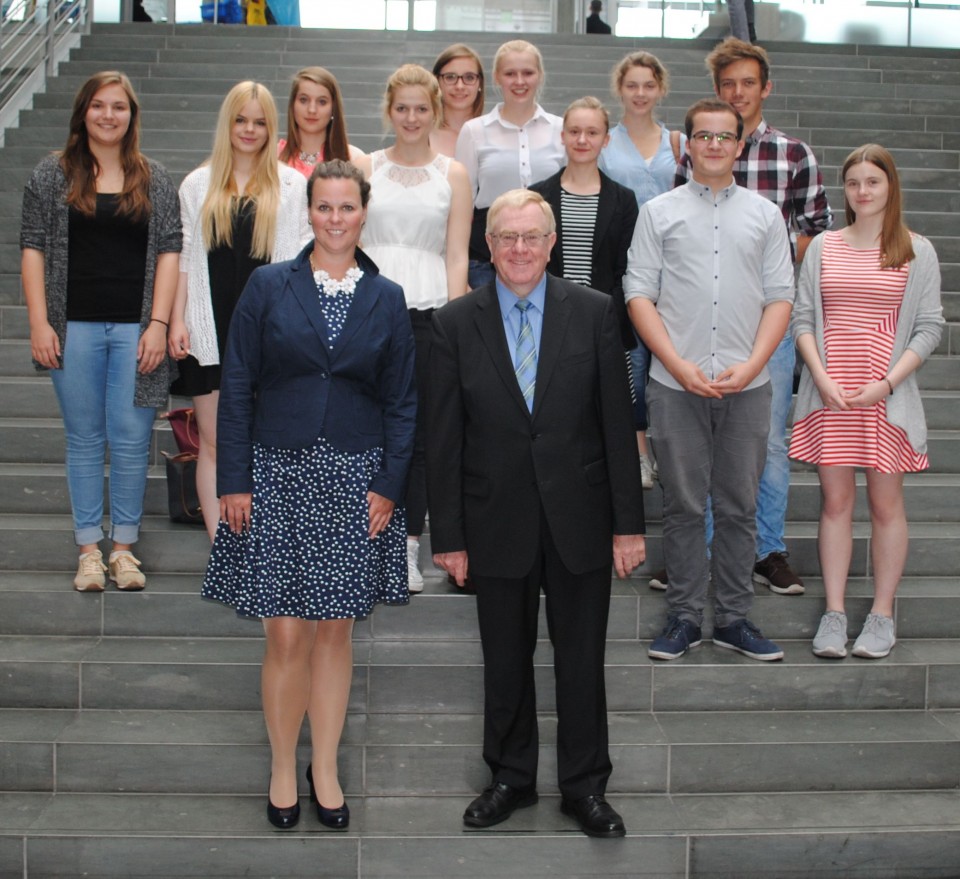 Reinhold Sendker mit den Gsten aus Telgte im Deutschen Bundestag.