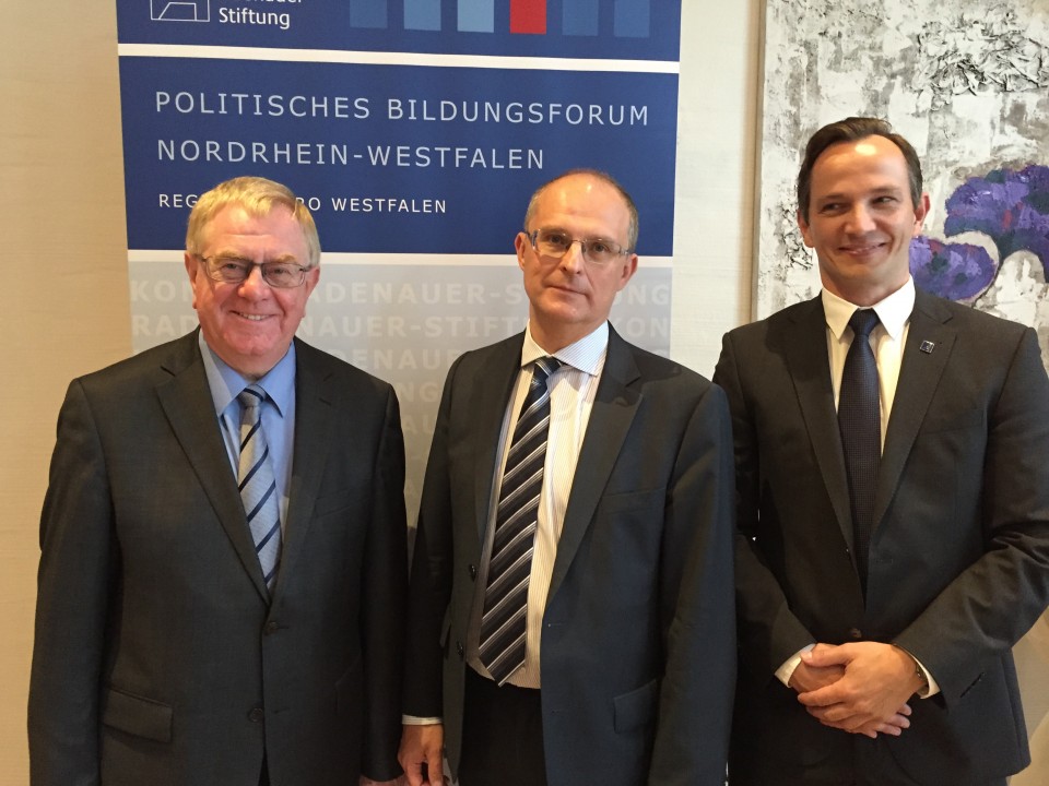 (v.l.) Reinhold Sendker MdB, Andrey Gurkov (Deutsche Welle) und Christoph Bors (KAS)