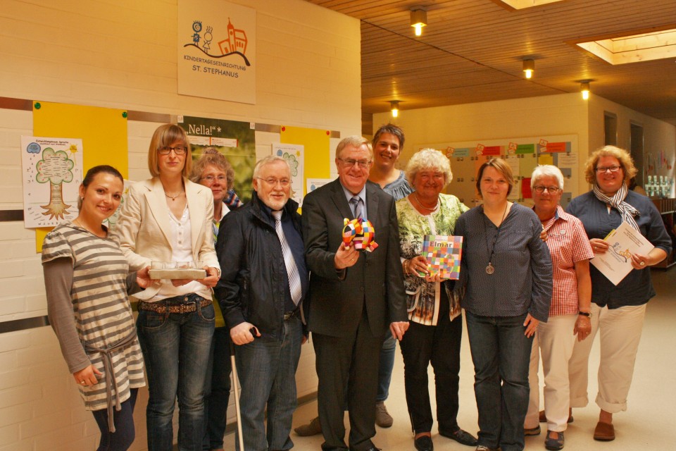 Reinhold Sendker beim Besuch der Kita St. Stephanus Beckum.