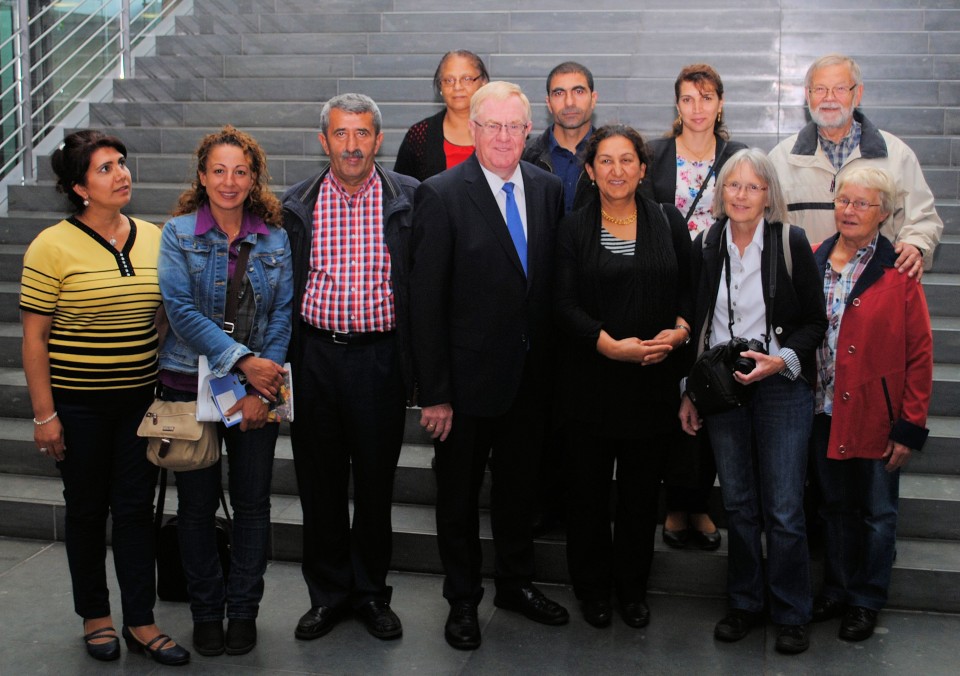 Reinhold Sendker begrte die Gste aus Telgte in Berlin.