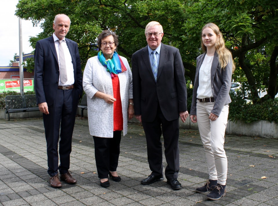 (v.l.) Erich Lillteicher, Brgermeisterin Kammann, Reinhold Sendker und Lea Bisping.