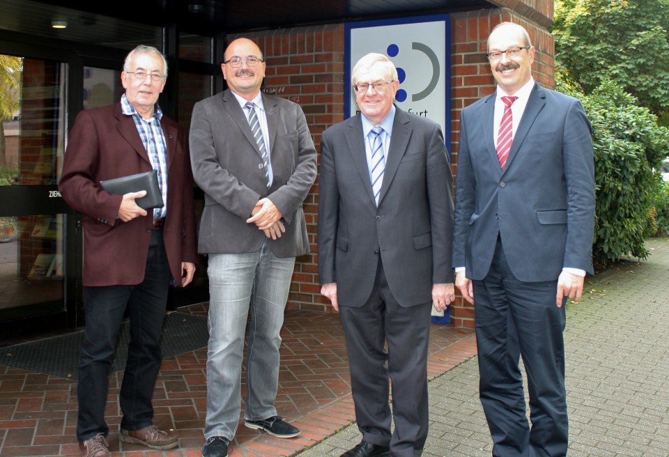 (v.l.) Heinrich Tns, Wilfried Voges, Reinhold Sendker MdB, Brgermeister Carsten Grawunder