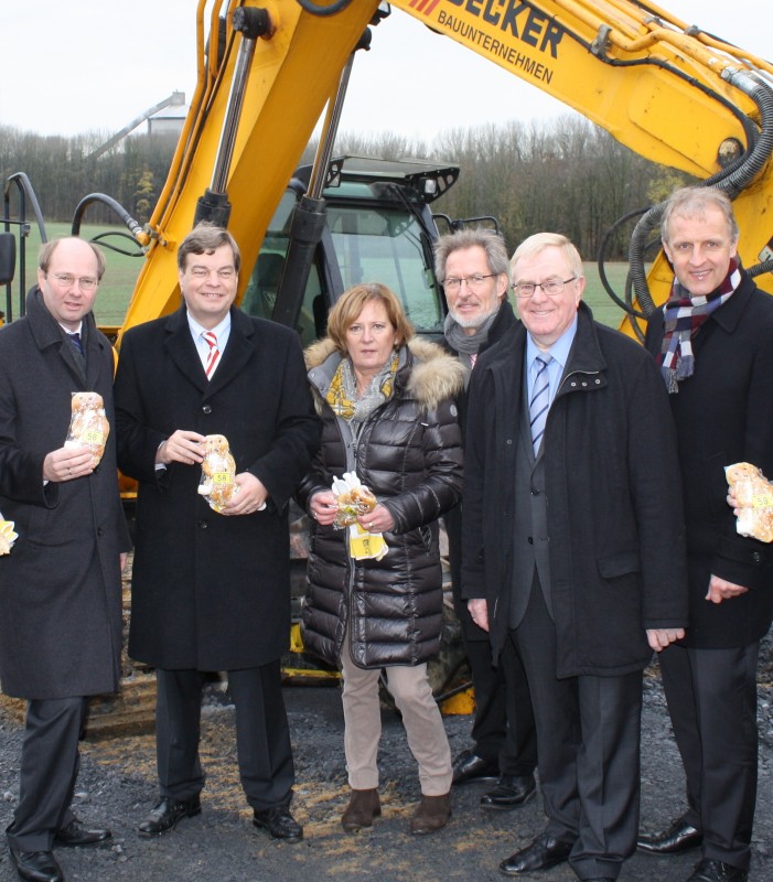 v.l.: Dr. Olaf Gericke, Enak Ferlemann MdB, Elfriede Sauerwein-Brasiek (Straen NRW), Michael Heinze (Leitender Ministerialrat Landesbauministerium), Reinhold Sendker MdB und Dr. Karl-Uwe Strothmann (BM Beckum)