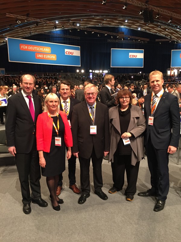 (v.l.) Landrat Dr. Olaf Gericke, Elke Duhme, Guido Gutsche, Reinhold Sendker MdB, Astrid Birkhahn MdL und Henning Rehbaum MdL.