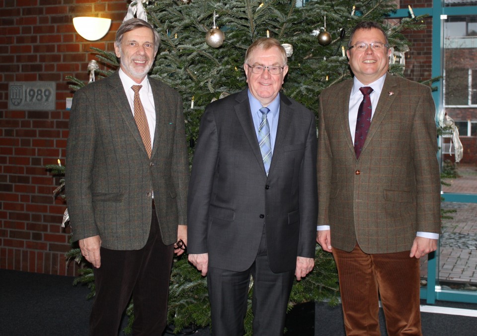 von links: Stefan Braun (Stellvertretender Brgermeister), Reinhold Sendker MdB und Christian Thegelkamp  (Brgermeister)