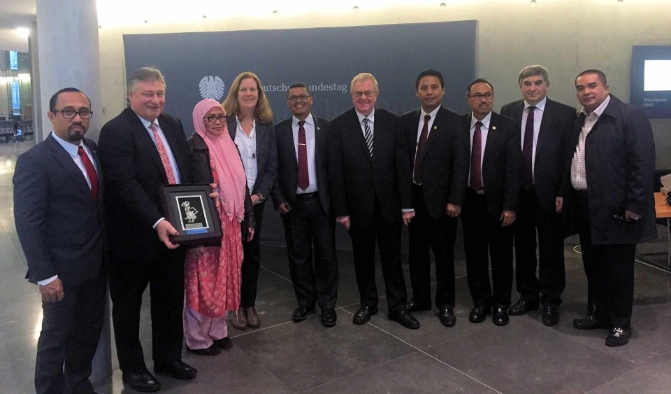 Eine Delegation von Verkehrspolitikern traf sich jetzt zu Gesprchen mit indonesischen Kollegen.