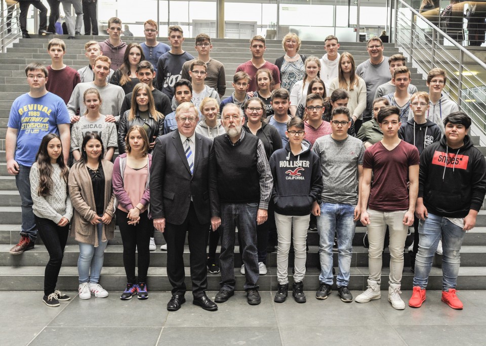 Reinhold Sendker MdB mit Schülerinnen, Schülern und Lehrkräften der Theodor-Heuss-Schule Oelde im Paul-Löbe-Haus des Deutschen Bundestags