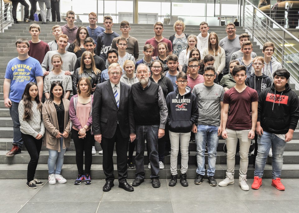 Reinhold Sendker MdB mit Schlerinnen, Schlern und Lehrkrften der Theodor-Heuss-Schule Oelde im Paul-Lbe-Haus des Deutschen Bundestags