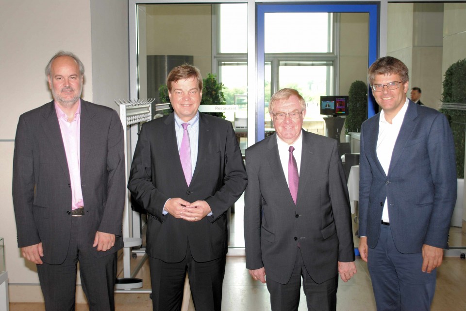 Foto von links: WLE-Geschäftsführer André Pieperjohanns, Parlamentarische Staatssekretär Enak Ferlemann MdB, Reinhold Sendker MdB und VDV-Hauptgeschäftsführer Oliver Wolff