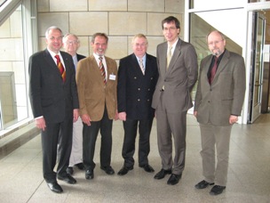 Zum Bild: (v.l.) Rainer Deppe MdL, Josef Wilp MdL, Schulamtsdirektor Herbert Schiffmann, Reinhold Sendker MdL, Staatssekretr Gnter Winands, Schulamtsdirektor Winfried Waterkortte.