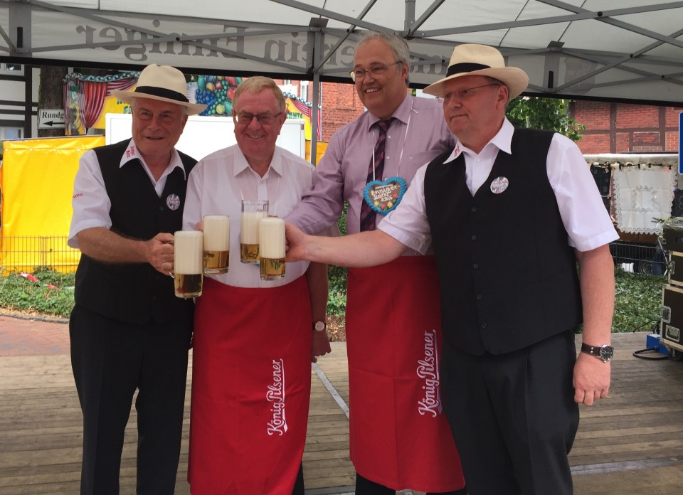 Stieen auf den 464. Enniger Markt an: (v.l.) Heinz Wessel, Reinhold Sendker MdB, Michael Topmller und Christian Westkmper.