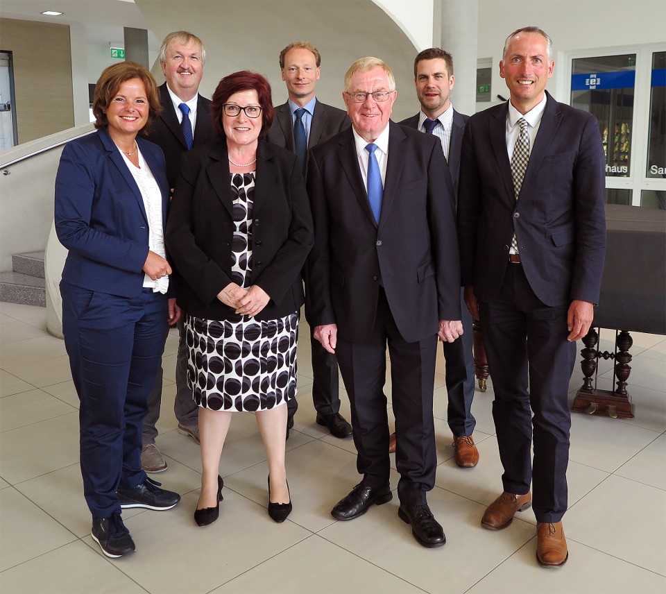 (v.l.) Rita Tnjann (St. Joseph Stift Sendenhorst), Dr. Klaus Welzlau (Marienhospital Oelde), PStS Ingrid Fischbach, Winfried Mertens (St. Franziskus-Hospital Ahlen), Reinhold Sendker MdB, Dr Jan Deitmer (St. Elisabeth-Hospital Beckum) und Peter Goerdeler