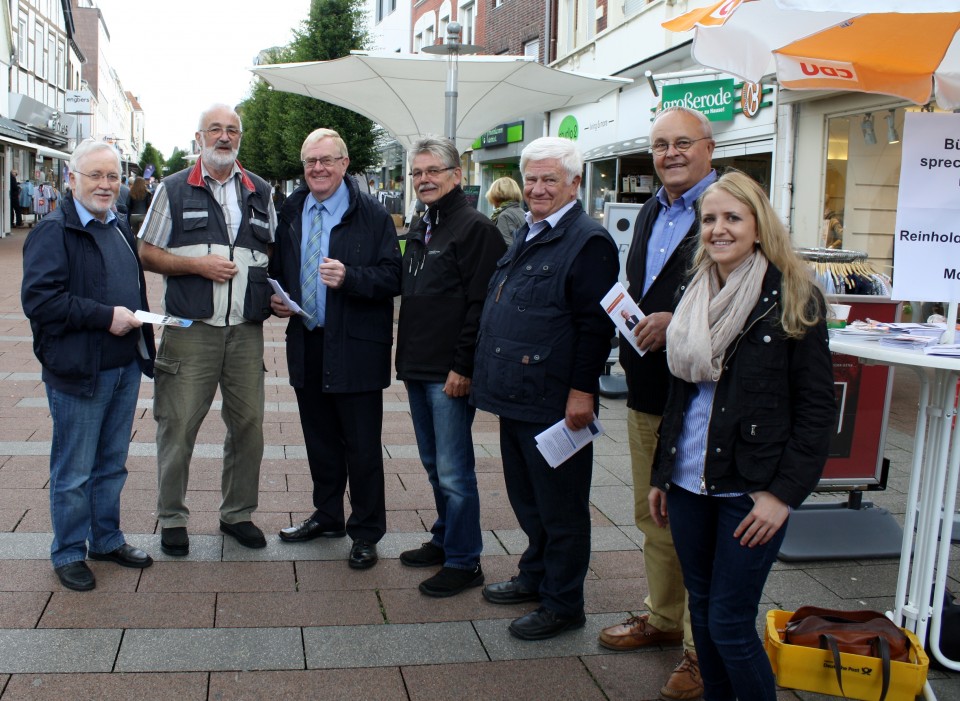 Reinhold Sendker im Gesprch mit Beckumer Brgern