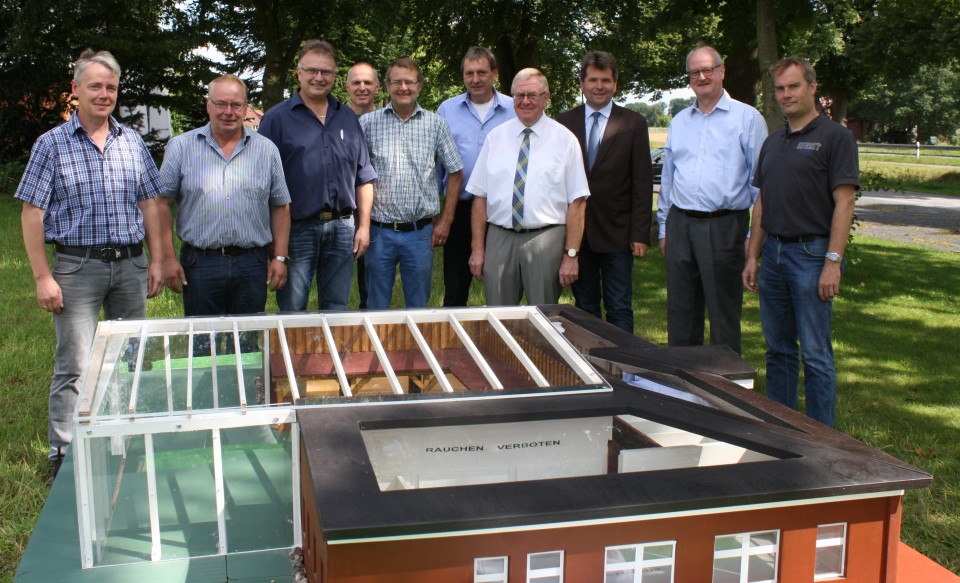 Reinhold Sendker MdB mit Christoph Boge (Vorsitzender CDU Telgte), Carsten Rehers (Kreis Warendorf) und Vorstandsmitgliedern des Raestruper Gemeindehauses