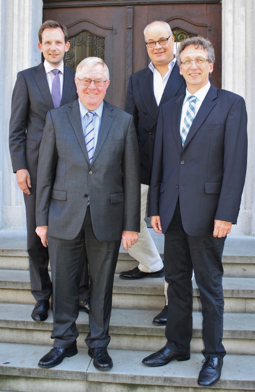 Bild v.l.: Peter Abke (CDU-Fraktionsvorsitzender), Reinhold Sendker MdB, Stefan Knoll (Stadtverbandsvorsitzender) und Bürgermeister Berthold Streffing