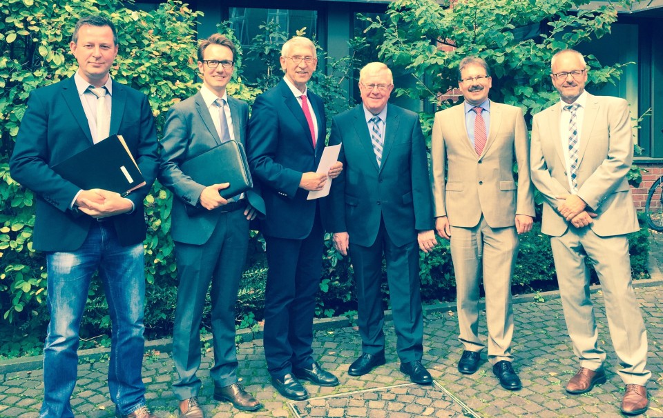 Reinhold Sendker MdB mit der Verwaltungsspitze des Oelder Rathauses: Volker Combrink, Jakob Schmid, Brgermeister Karl-Friedrich Knop, Reinhold Sendker, Michael Jathe und Matthias Abel (v.l.)