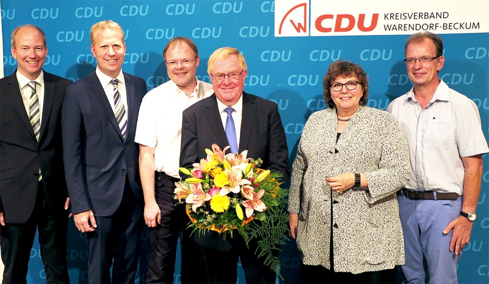 Landtagskandidaten Daniel Hagemeier und Henning Rehbaum MdL, stellv. Kreisvorsitzender Stephan Schulze Westhoff, Reinhold Sendker MdB, Astrid Birkhahn MdL, Burkhard Marx