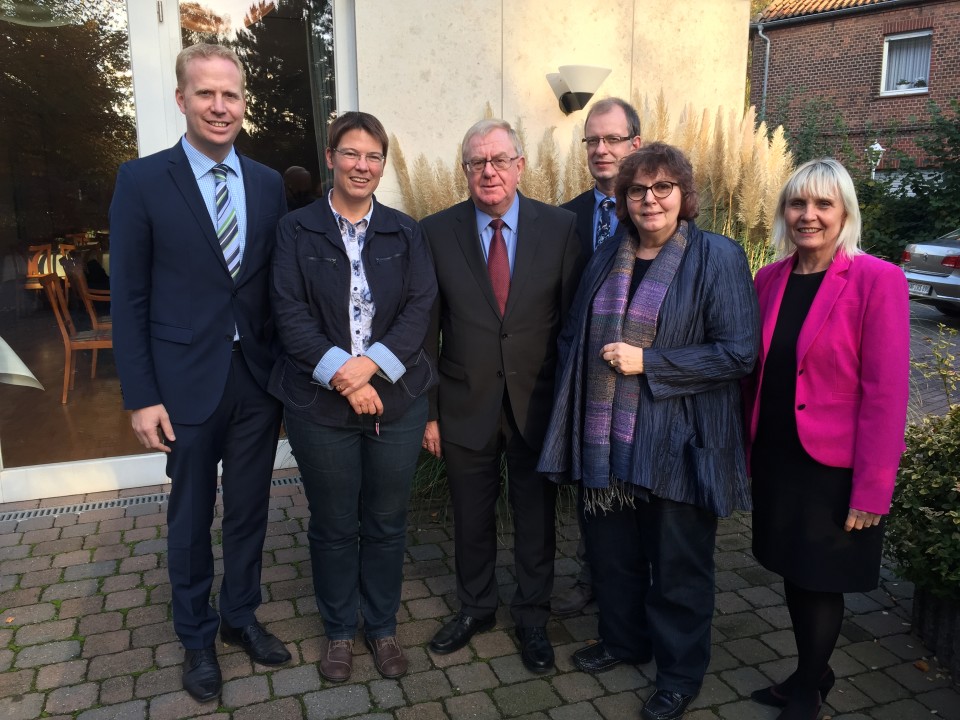 Trafen sich in Vorhelm zum Gesprch: (v.l.) Henning Rehbaum MdL, Superintendentin Meike Friedrich, Reinhold Sendker MdB, Burkhard Marx, Astrid Birkhahn MdL und Elke Duhme.