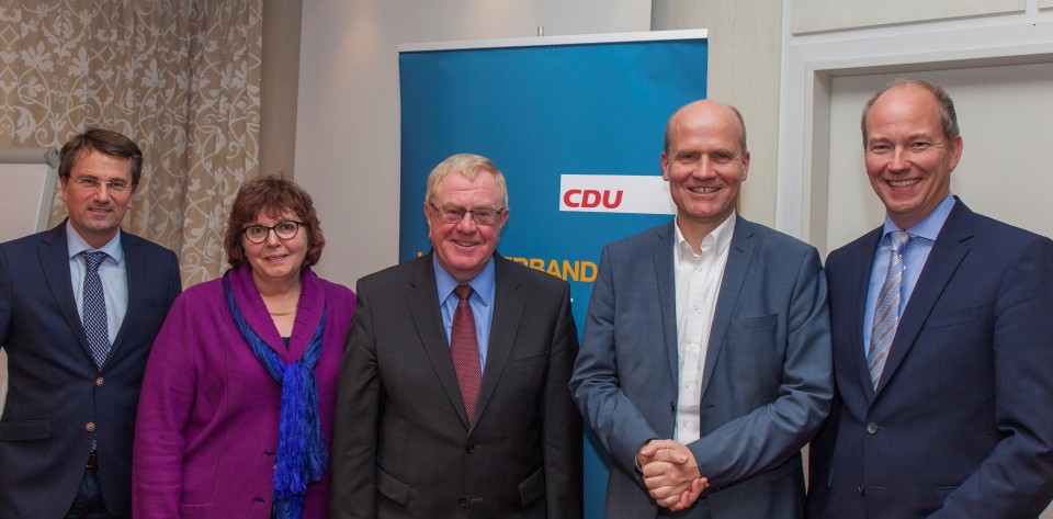 (v.l.) Guido Gutsche, Astrid Birkhahn MdL, Reinhold Sendker MdB, Ralph Brinkhaus MdB, Daniel Hagemeier