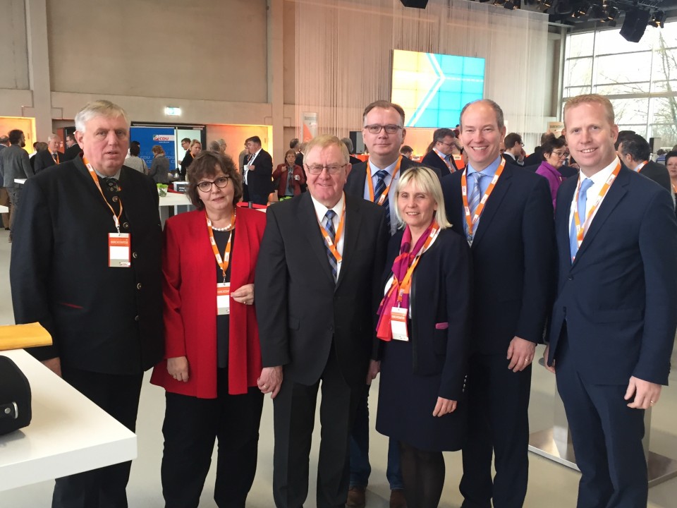 (v.l.) CDU Bezirksvorsitzender Karl-Josef Laumann, Astrid Birkhahn MdL, Reinhold Sendker MdB, Martin Arnst, Elke Duhme, Daniel Hagemeier, Henning Rehbaum MdL