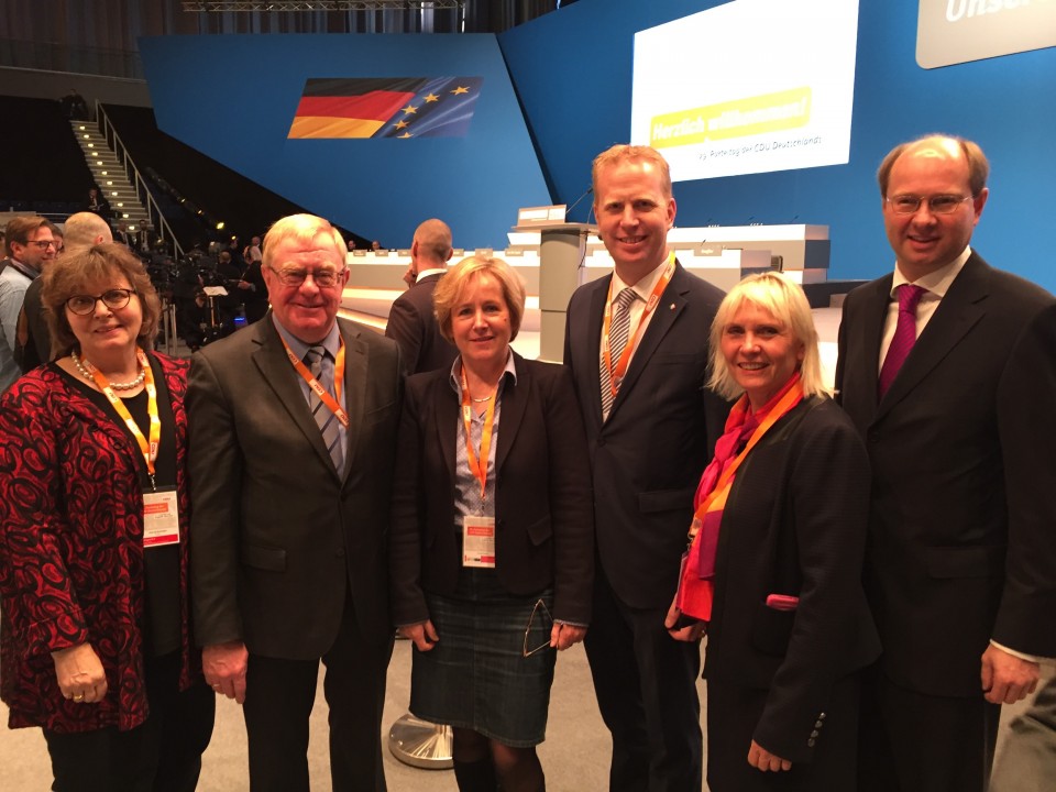 Foto von links: Astrid Birkhahn MdL, Reinhold Sendker MdB, Ursula Kindler, Henning Rehbaum MdL, Elke Duhme und Landrat Dr. Olaf Gericke 