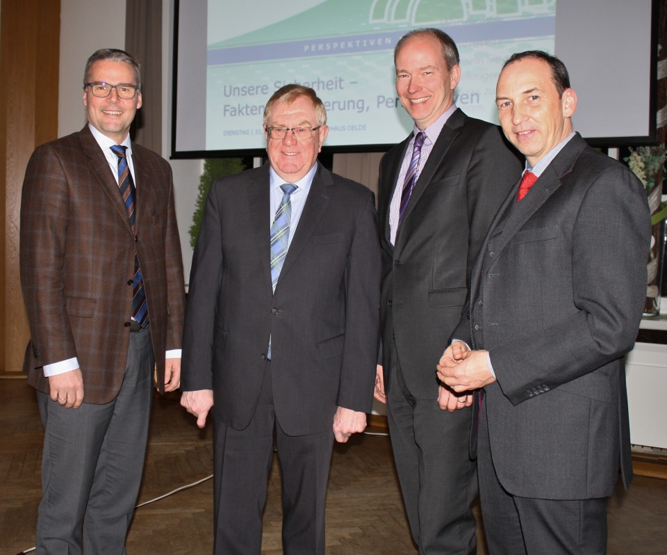 v.l.: Dr. Ludger Gruber (KAS), Reinhold Sendker MdB, CDU-Landtagskandidat Daniel Hagemeier und Prof. Dr. Thorsten Mller