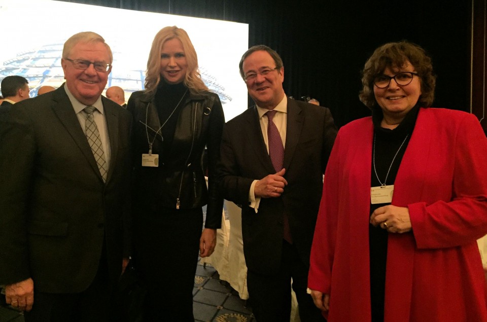 (v.l.) Reinhold Sendker, Veronica Ferres, Armin Laschet und Astrid Birkhahn.