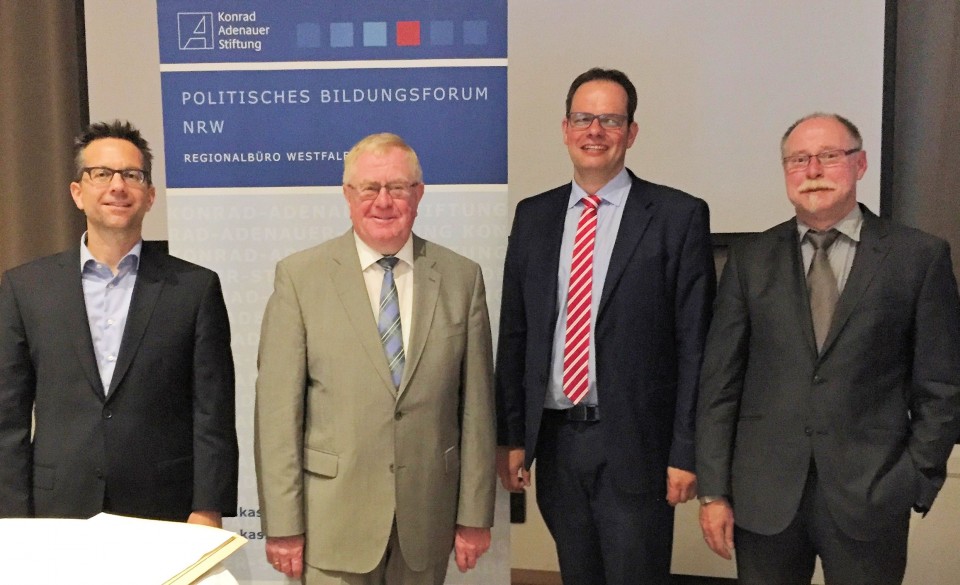 (v.l): Dr. Christian Krajewski, Reinhold Sendker MdB, Andreas Grotendorst und Dr. Werner Blumenthal (KAS)