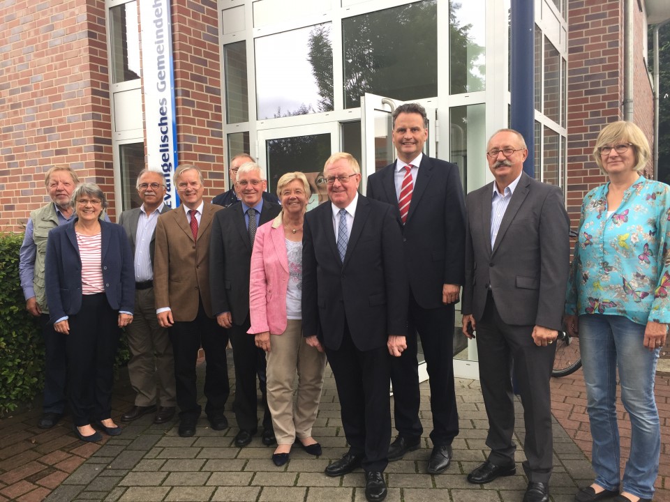 (v.l.) Georg Burholt, Karin Hutsteiner, Arici Ilkay, Michael Prien, Heinz-Josef Krimphoff, Josef Uphoff, Elisabeth Lckewerth, Reinhold Sendker, Dr. Gnter Krings, Rdiger Vller und Mechthild Helmert