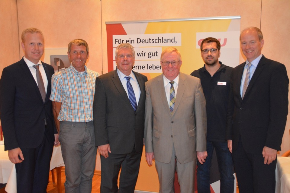 Henning Rehbaum MdL, Hubertus Beier (Vorsitzender CDU Ortsunion Vorhelm), Jrgen Hardt MdB, Reinhold Sendker MdB, Sebastian Vennebusch (JU-Kreisvorsitzender) und Daniel Hagemeier MdL