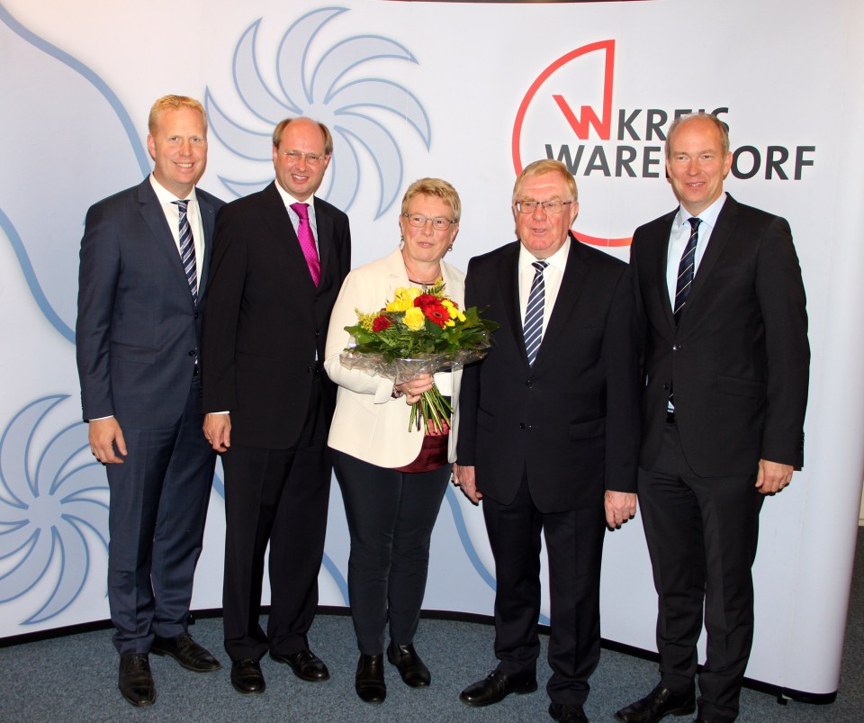 (v.l.) Henning Rehbaum MdL, Landrat Dr. Olaf Gericke, Elisabeth Sendker, Reinhold Sendker MdB und Daniel Hagemeier MdL.