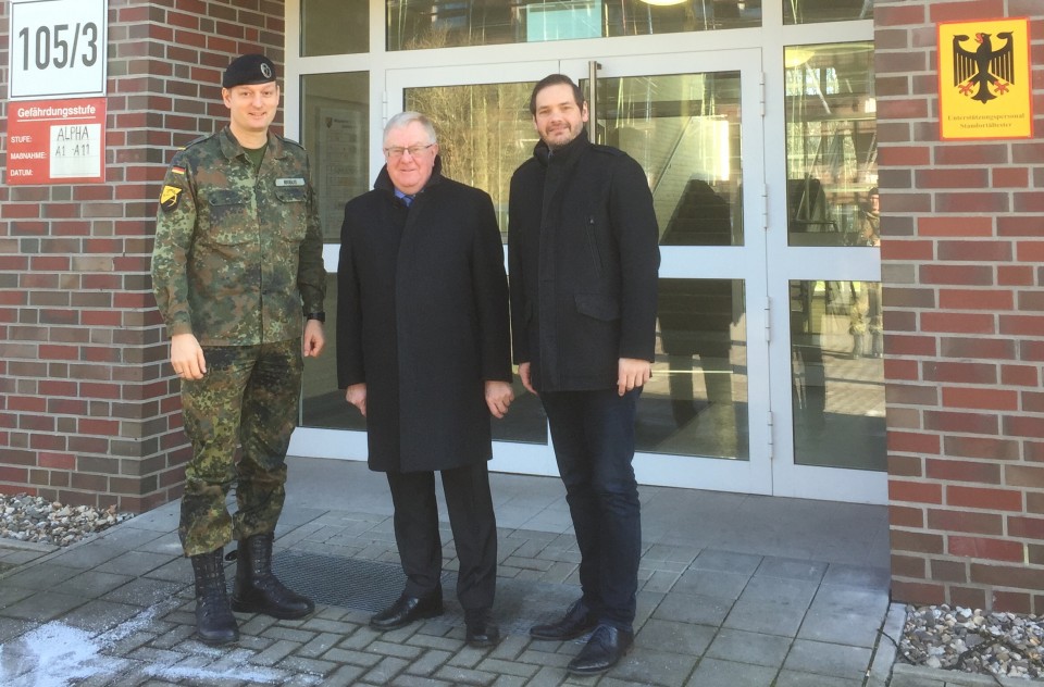 (v.l.) Oberstleutnant Stefan Kribus, Reinhold Sendker MdB und Peter Lehmann.