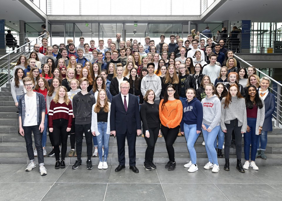 Reinhold Sendker MdB mit den Schülerinnen und Schülern des Kopernikus-Gymnasiums Neubeckum im Paul-Löbe-Haus des Deutschen Bundestages