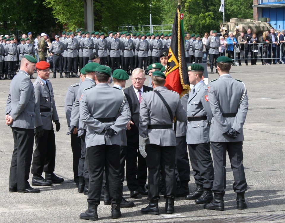 Reinhold Sendker MdB beim feierlichen Gelbnis in der Westfalenkaserne Ahlen.