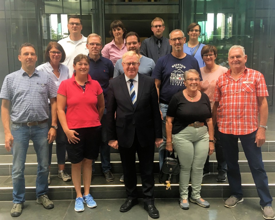 Reinhold Sendker mit den Gsten aus Oelde im Paul-Lbe-Haus des Deutschen Bundestages.