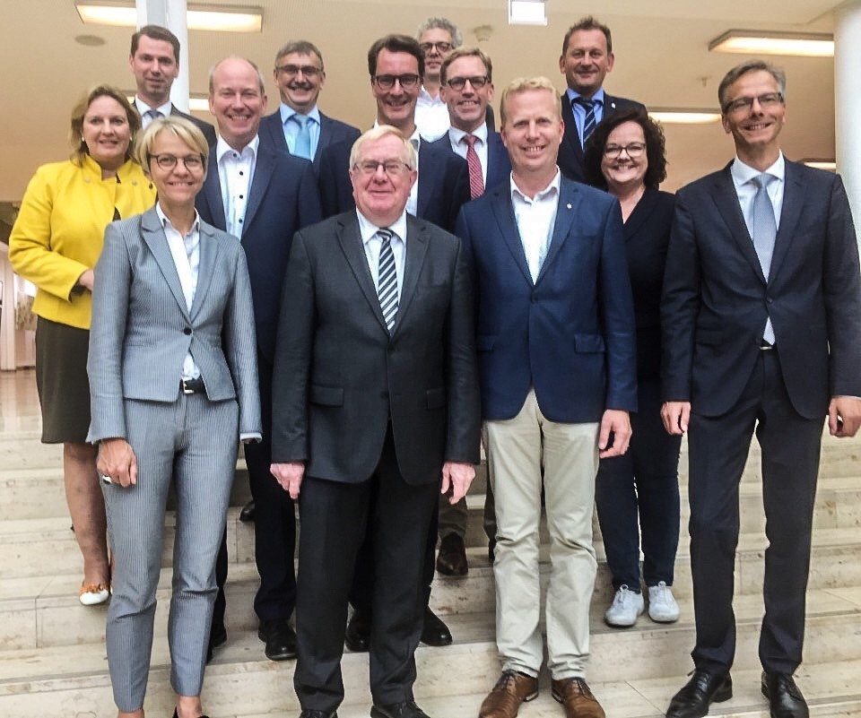 v.l.: Simone Wendland MdL, Florian Schrumpf MdL, Reg. Prsidentin Dorothee Feller, Daniel Hagemeier MdL, Wilhelm Kordt MdL, Reinhold Sendker MdB, Minister Hendrik Wst, Dr. Stefan Nacke MdL, Marc Henrichmann MdB, Henning Rehbaum MdL, Dietmar Panske MdL, A