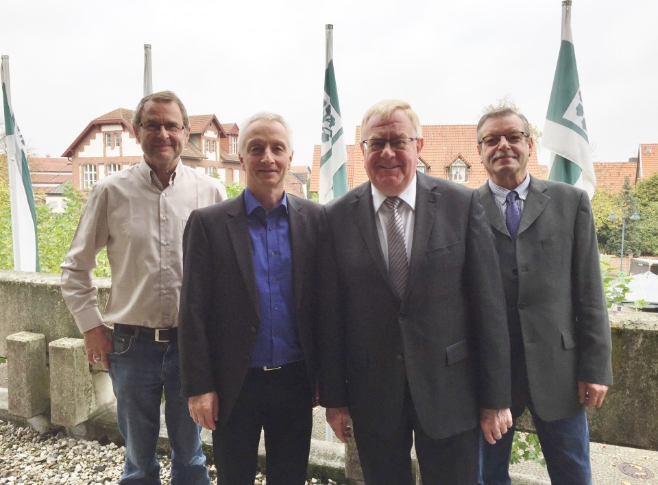 (v.l.) Christoph Boge, Brgermeister Wolfgang Pieper, Reinhold Sendker MdB und Karl-Heinz Greiwe