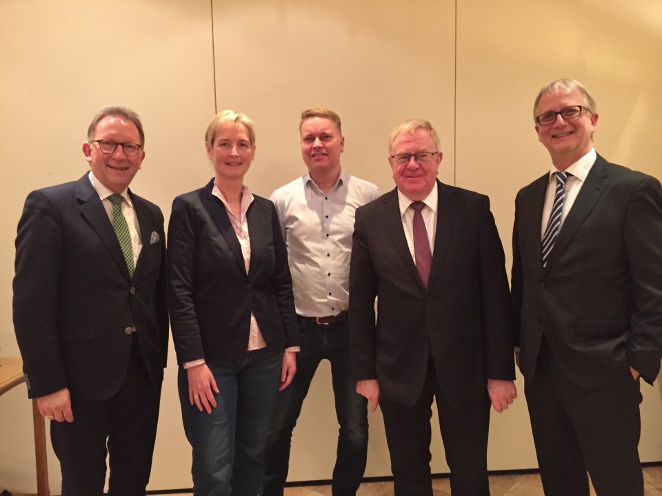 (v.l.) Erwin Rddel MdB, Dr. Ursula Gerling-Huesmann, Dr. Florian Sachse, Reinhold Sendker MdB und Dr. Hans Joachim Hilleke.